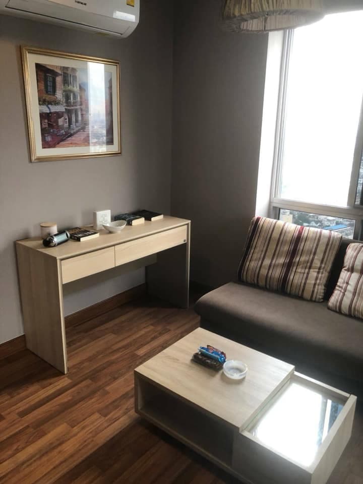 9876 – 102_living_room.jpg