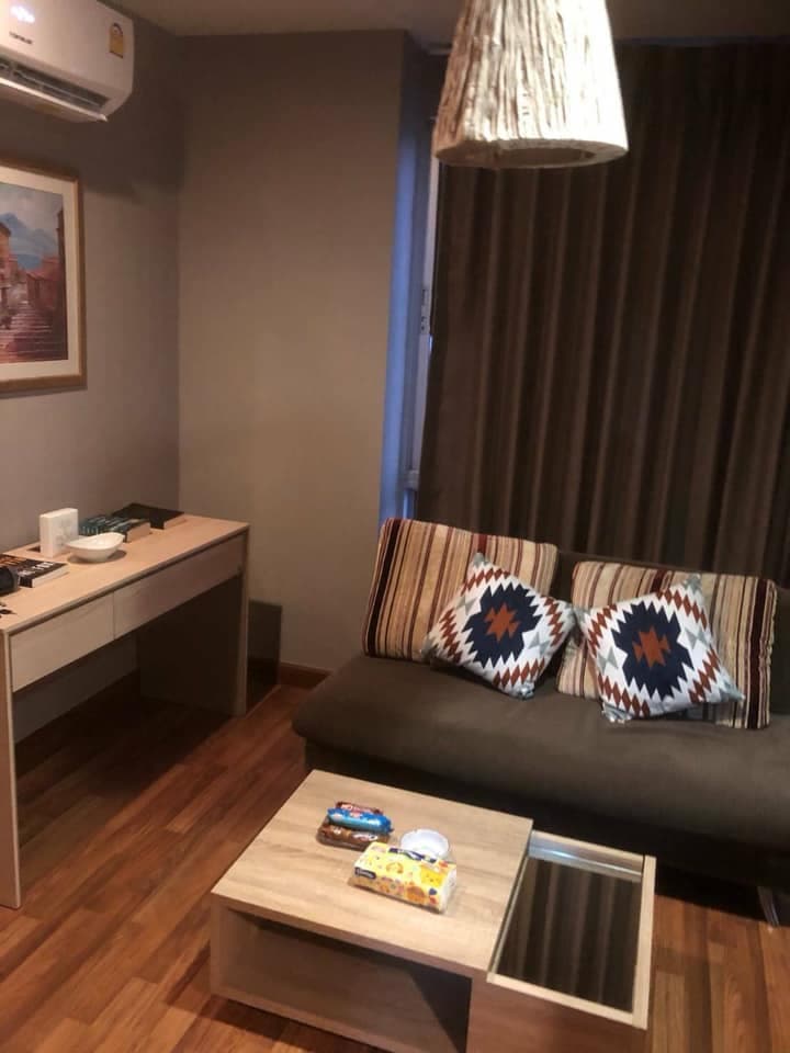 9876 – 103_living_room.jpg