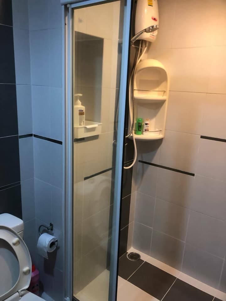 9876 – 301_bathroom.jpg